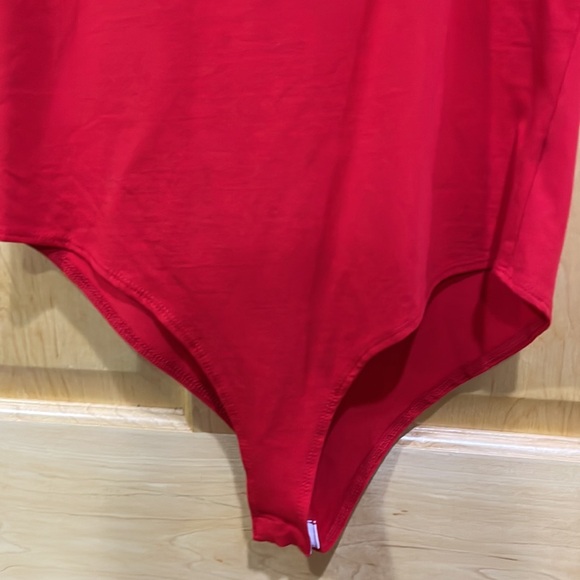 Mangopop red bodysuit short sleeves crew neck snaps at crotch size S - Picture 5 of 9